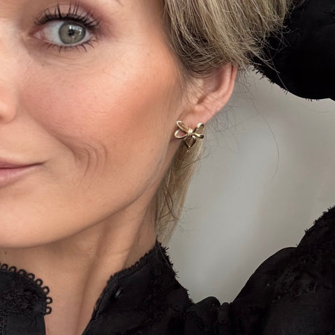 Earrings with bow