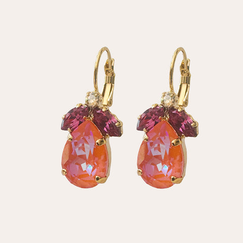 Oranje oorhangers met fuchsia blaadjes en een Swarovki-druppel