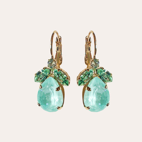 Mintgroene oorhangers met blaadjes en een Swarovki-druppel