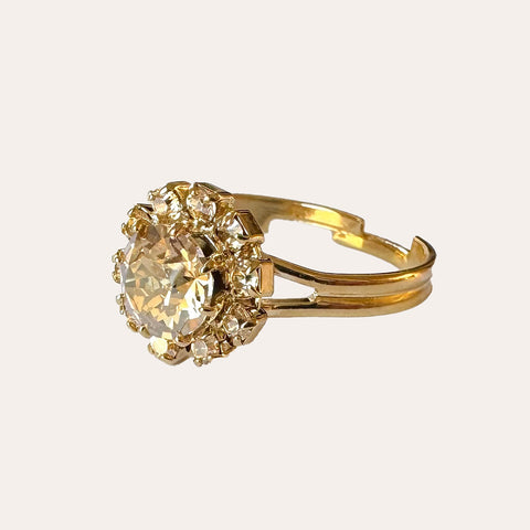 Ring met gouden bloem