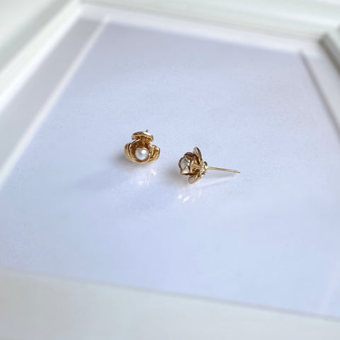 Gouden oorbellen knopjes
