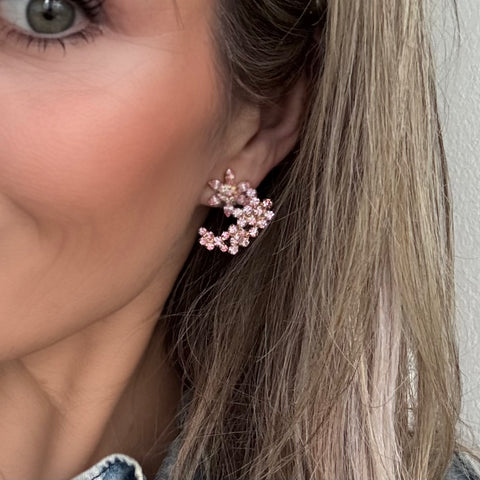 Halve maan oorstekers met roze kristalletjes