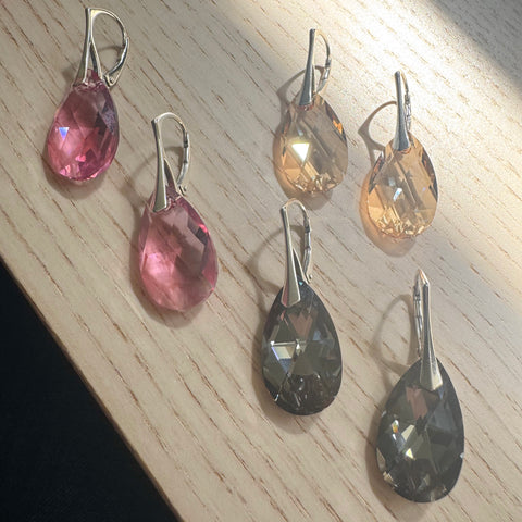 Zilveren oorhangers met gouden kristal-druppels