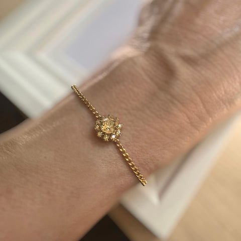 Gouden armbandje met gouden bloemetje