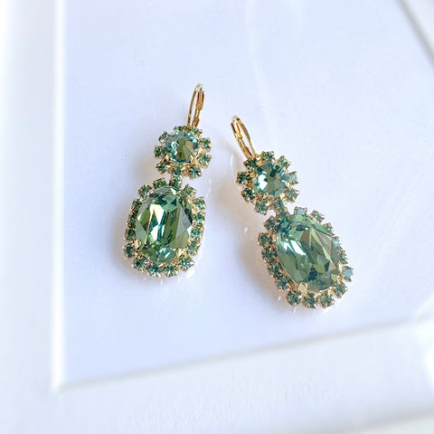 Groene oorhangers met glimmende kristalletjes